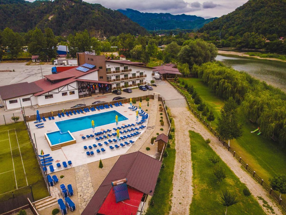 Hotel Class Brezoi Exterior photo
